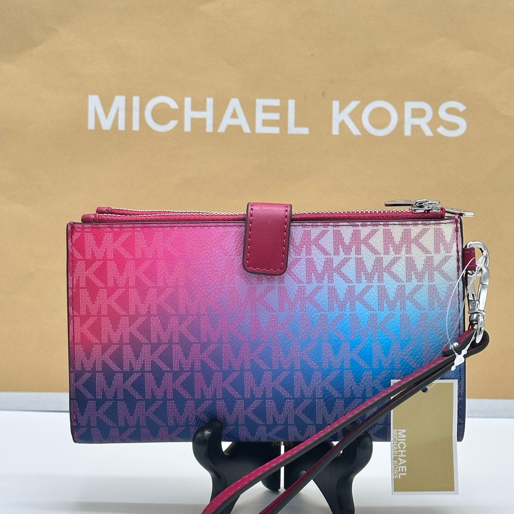 MICHAEL KORS
Jet Set Large Ombré Logo Wristlet Dark Raspberry color - Picture 6 of 15